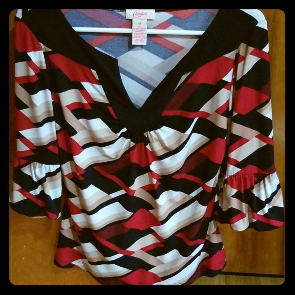 Bell puff sleeve vneck shirt